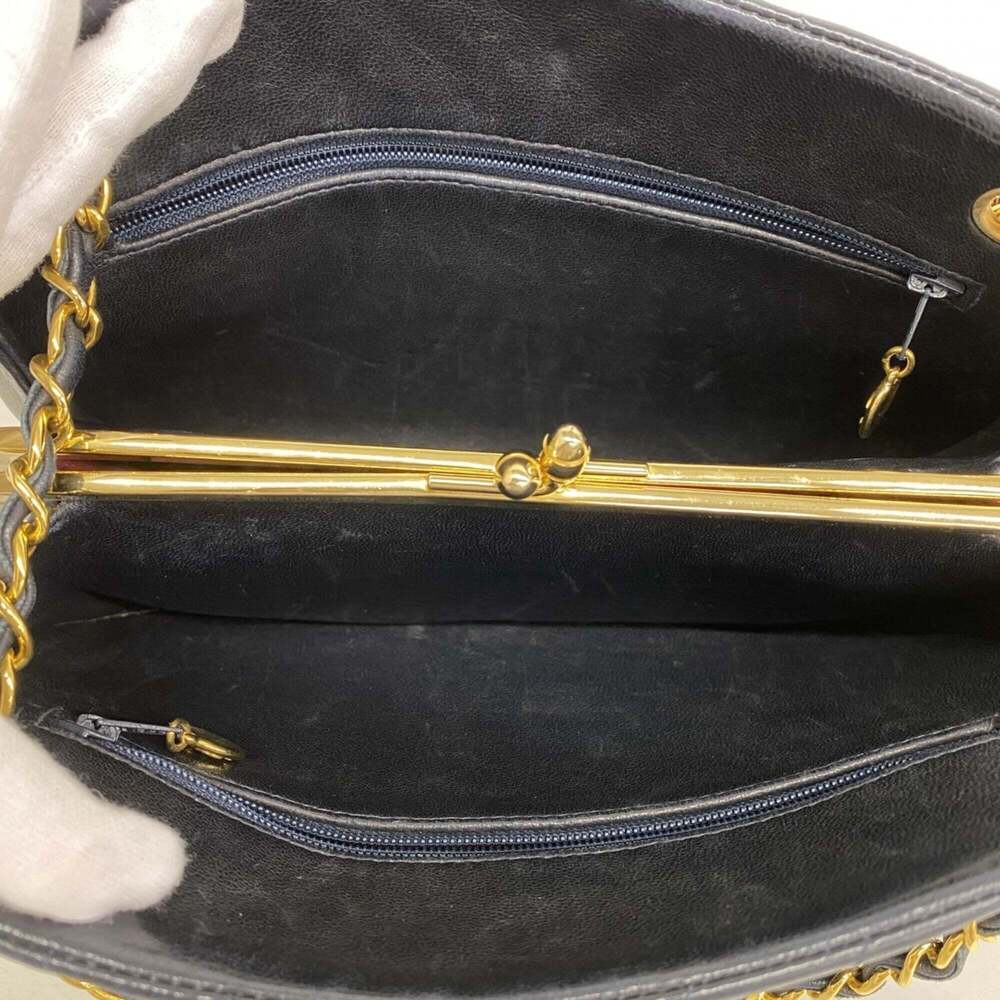 CHANEL Blue Lambskin Leather Shoulder Bag - Picture 4 of 10